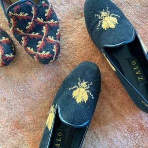 House of Zalo bumble bee detailed smoking slippers! Size 7/12 NARROW!!